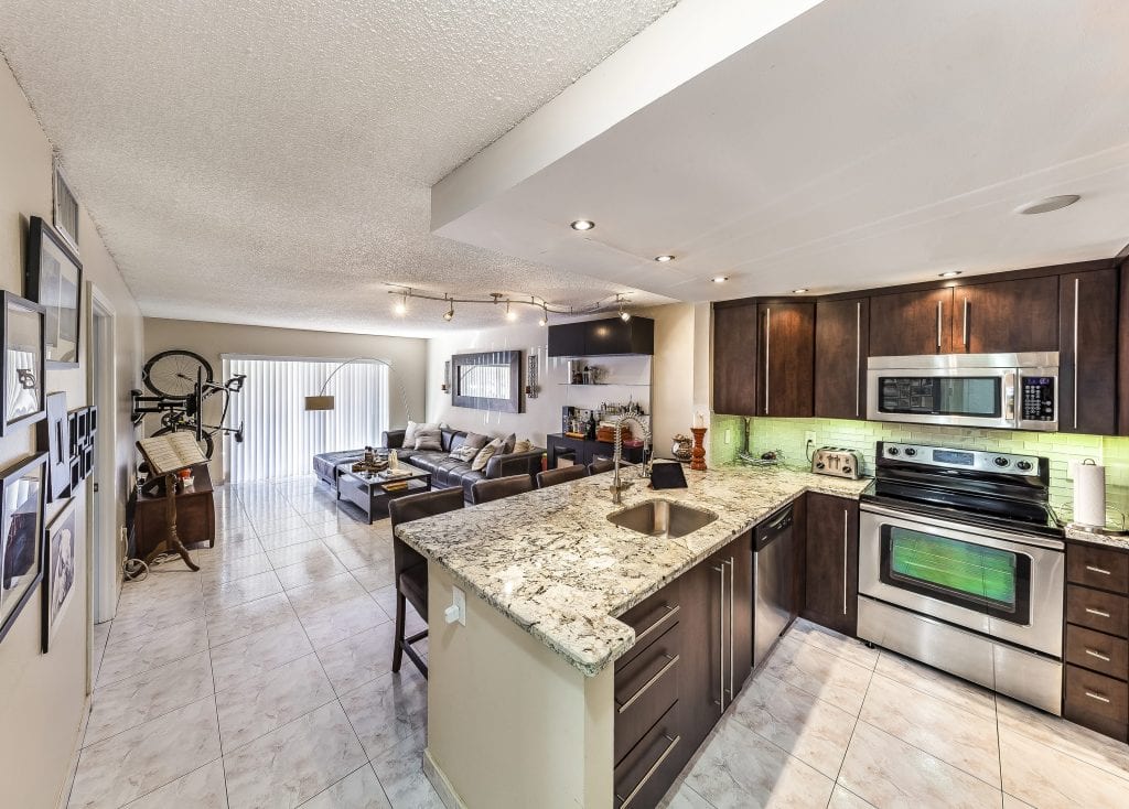 Kings Creek Remodeled 1 Bed with Open Kitchen For Lease Sea Grove Realty