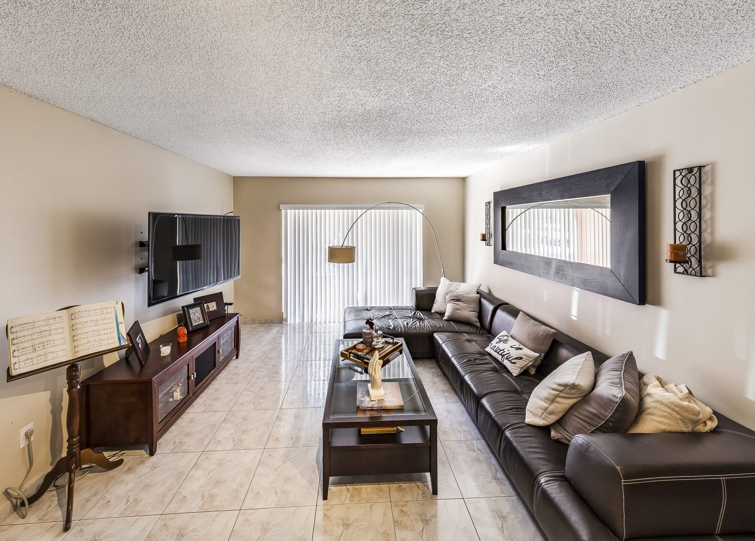 Kings Creek Remodeled 1 Bed with Open Kitchen For Lease Sea Grove Realty