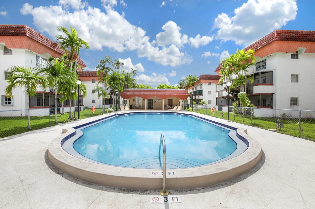 Renovated 2 Bedroom Kendall Condo for Lease Sea Grove Realty