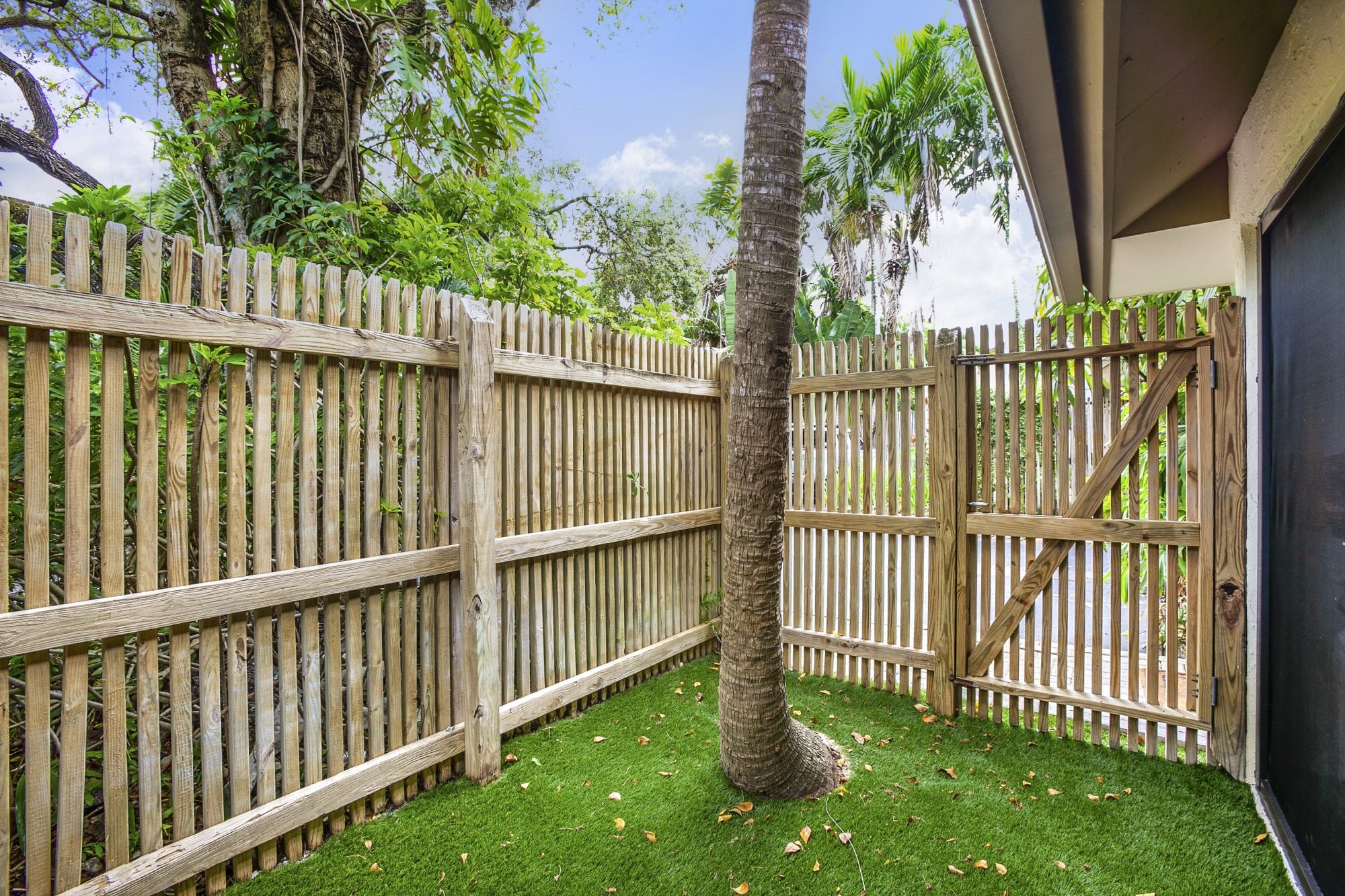 Quintessential Coconut Grove 2 Bedroom Townhouse Sea Grove Realty