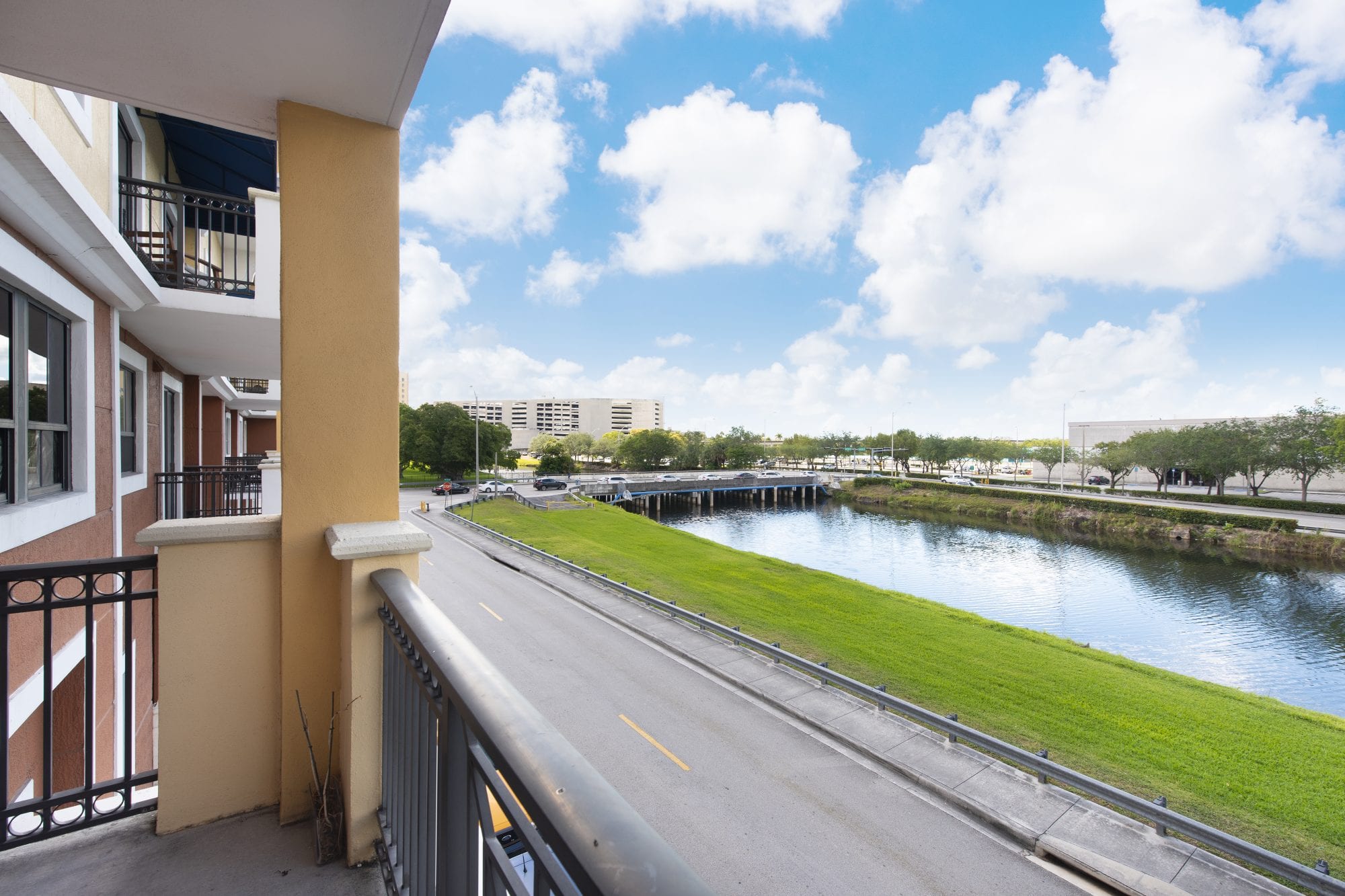 Large Two Story Luxury Townhouse at Dadeland's Colonnade Condo Sea