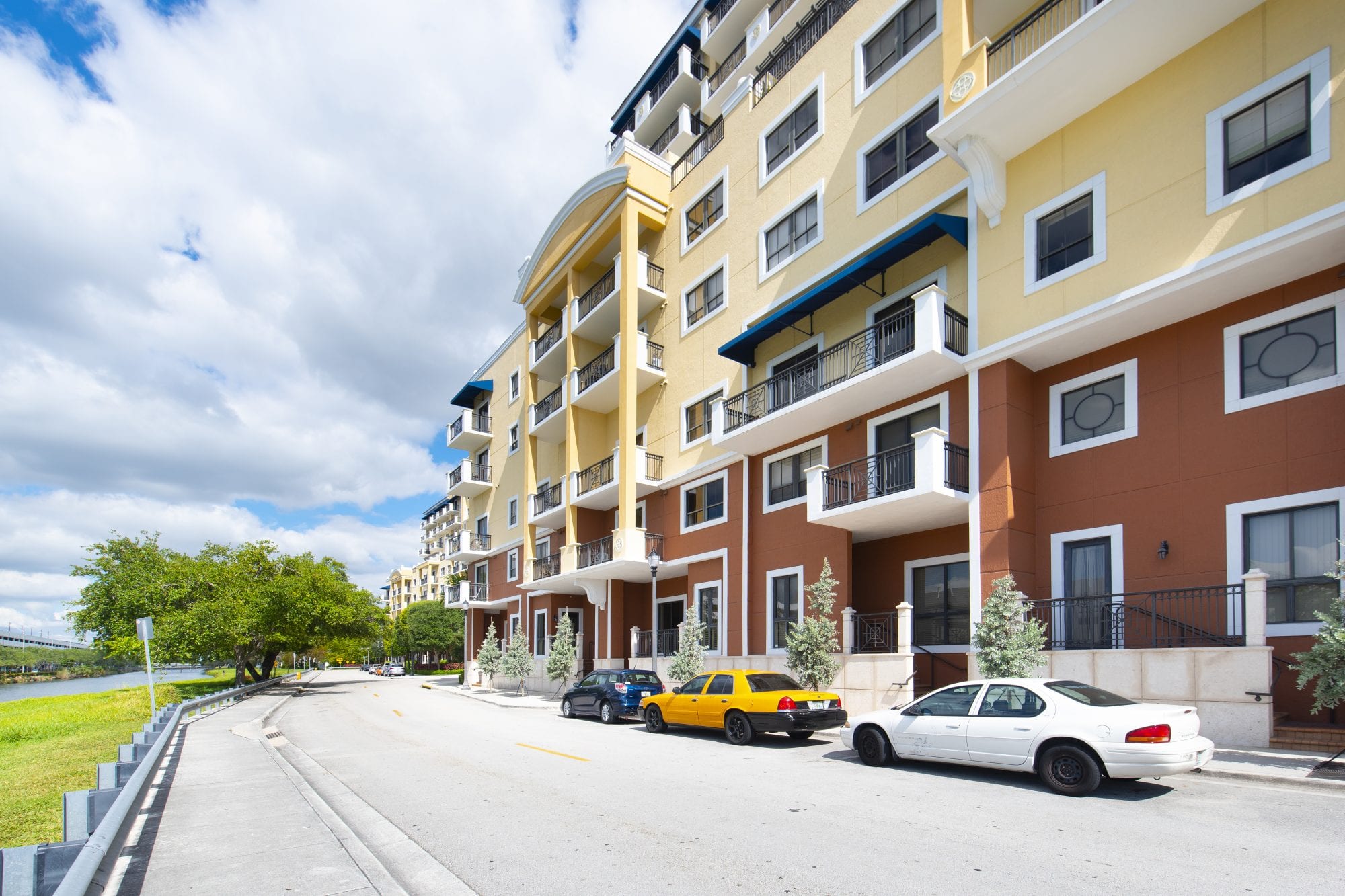 Large Two Story Luxury Townhouse at Dadeland's Colonnade Condo Sea