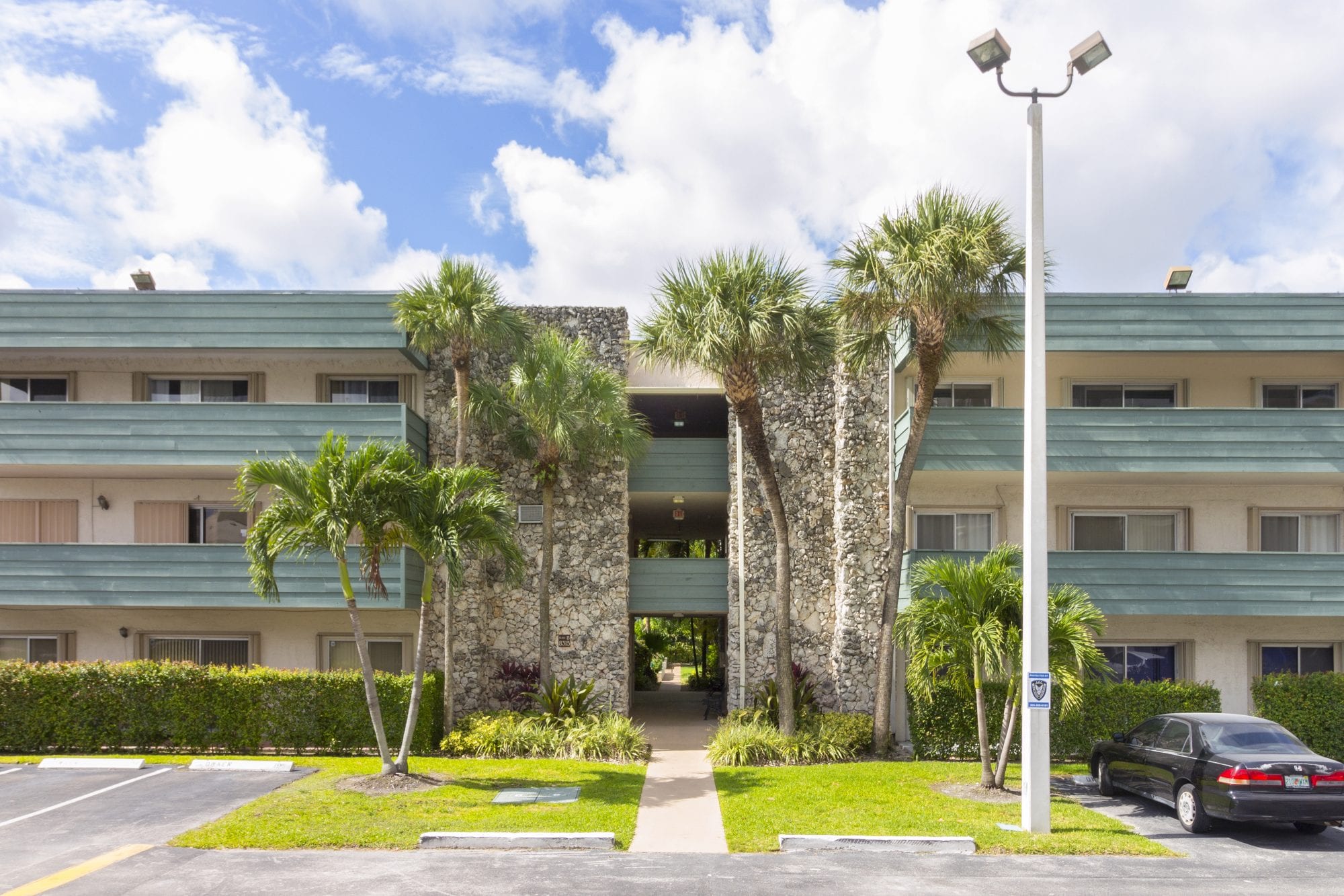 Completely Updated 2 Bedroom Condo at the Ledges in Dadeland Sea