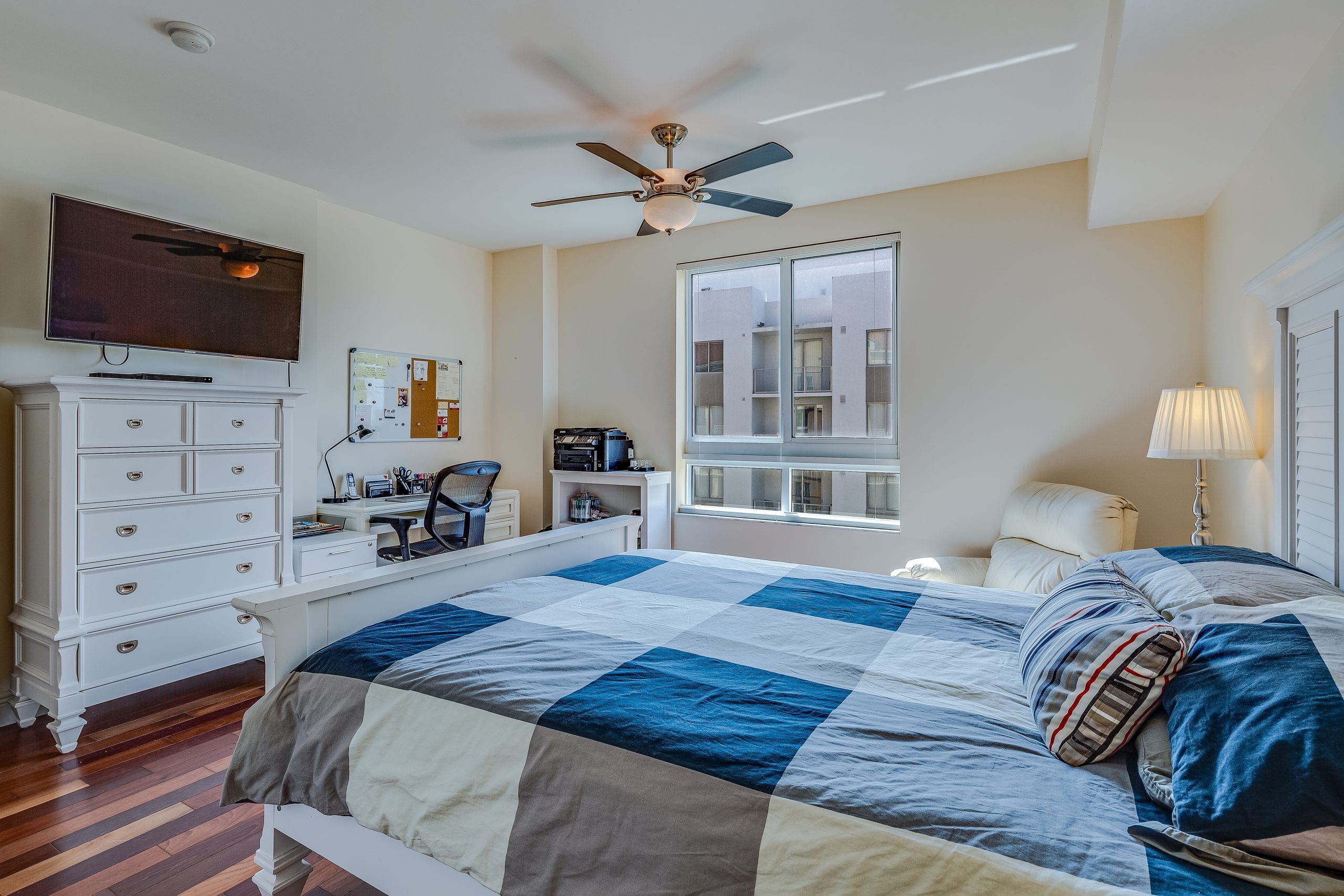 Large 2 Bedroom in Dadeland's Prestigious Toscano Condominum Sea