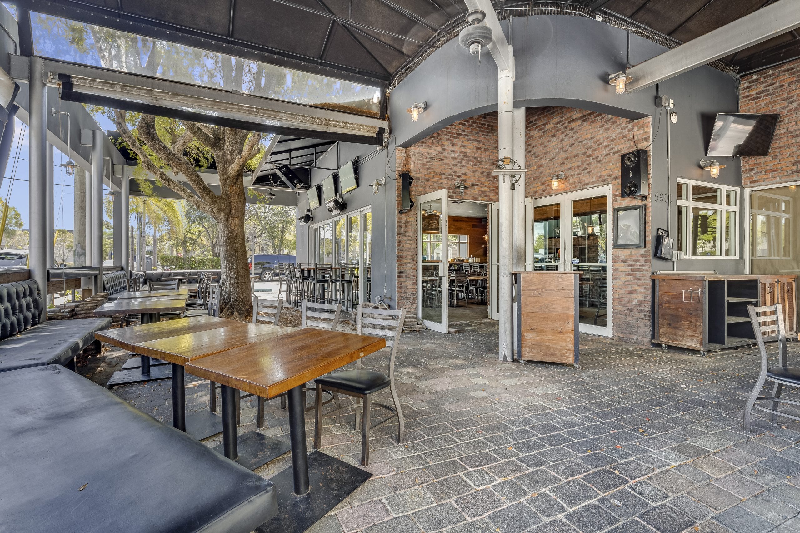 South Miami StandAlone 2nd Generation Restaurant Space for Lease Sea