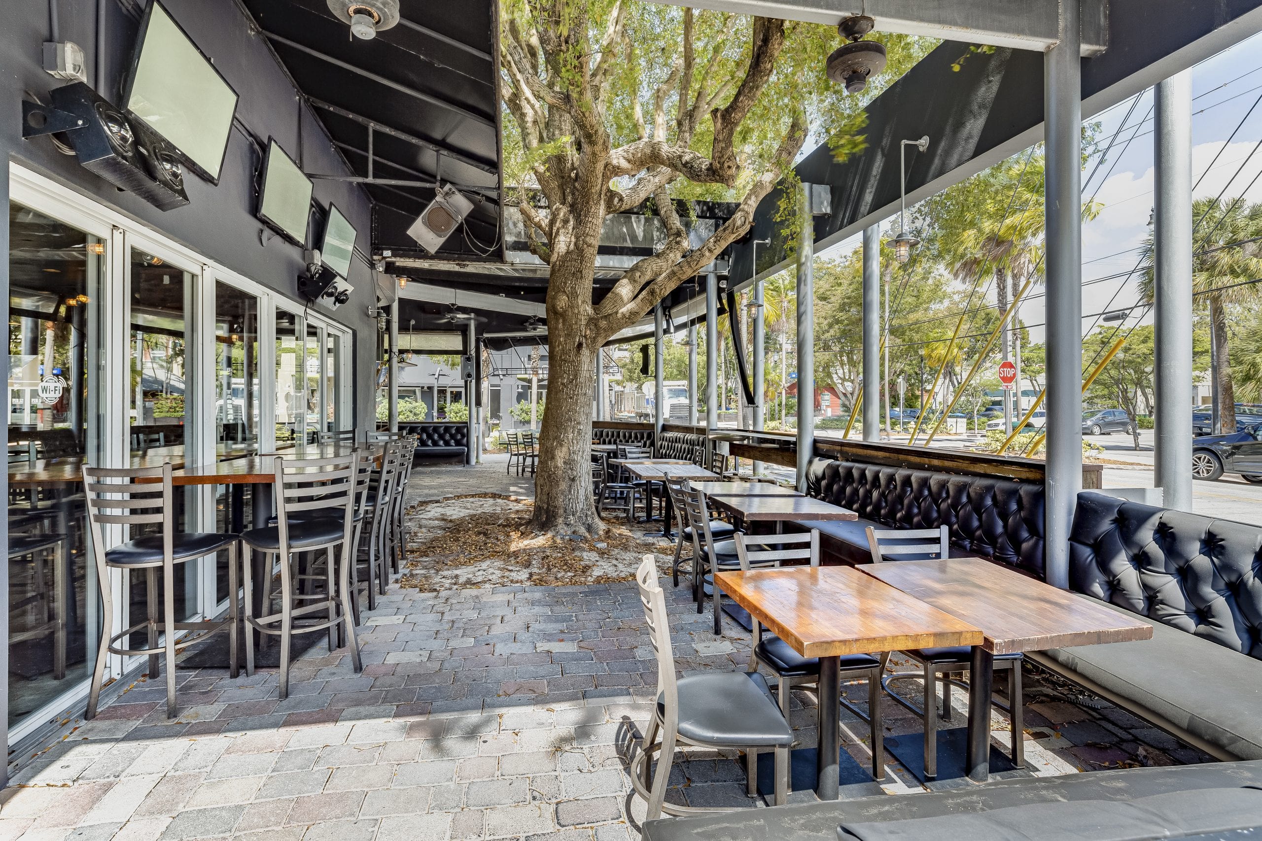 South Miami StandAlone 2nd Generation Restaurant Space for Lease Sea