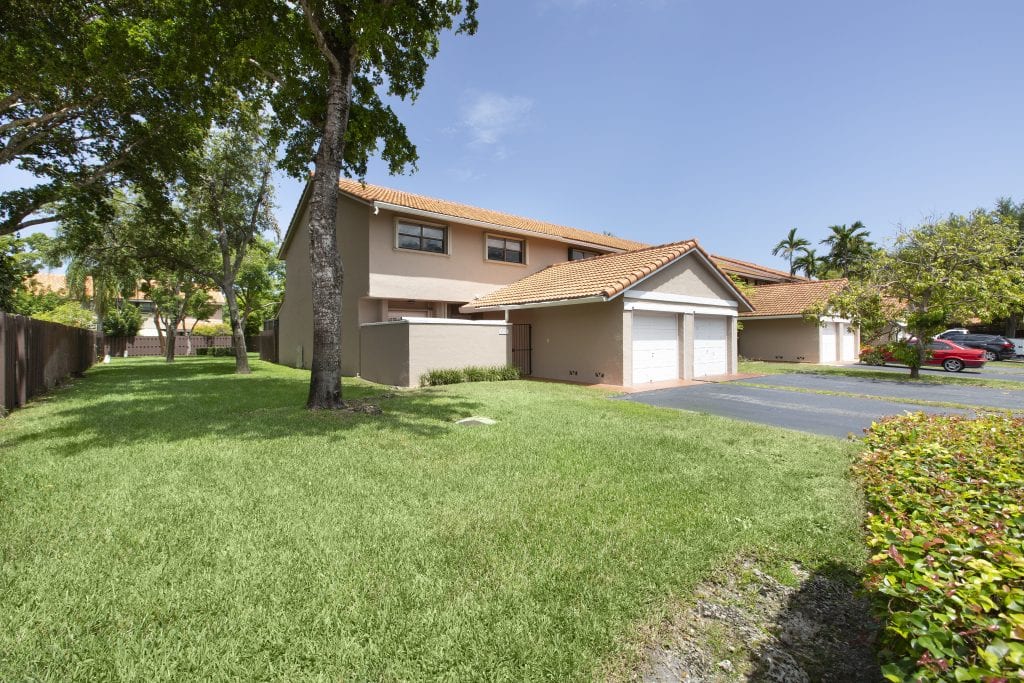 Corner Unit 3 Bedroom Townhome in Kendall Sea Grove Realty