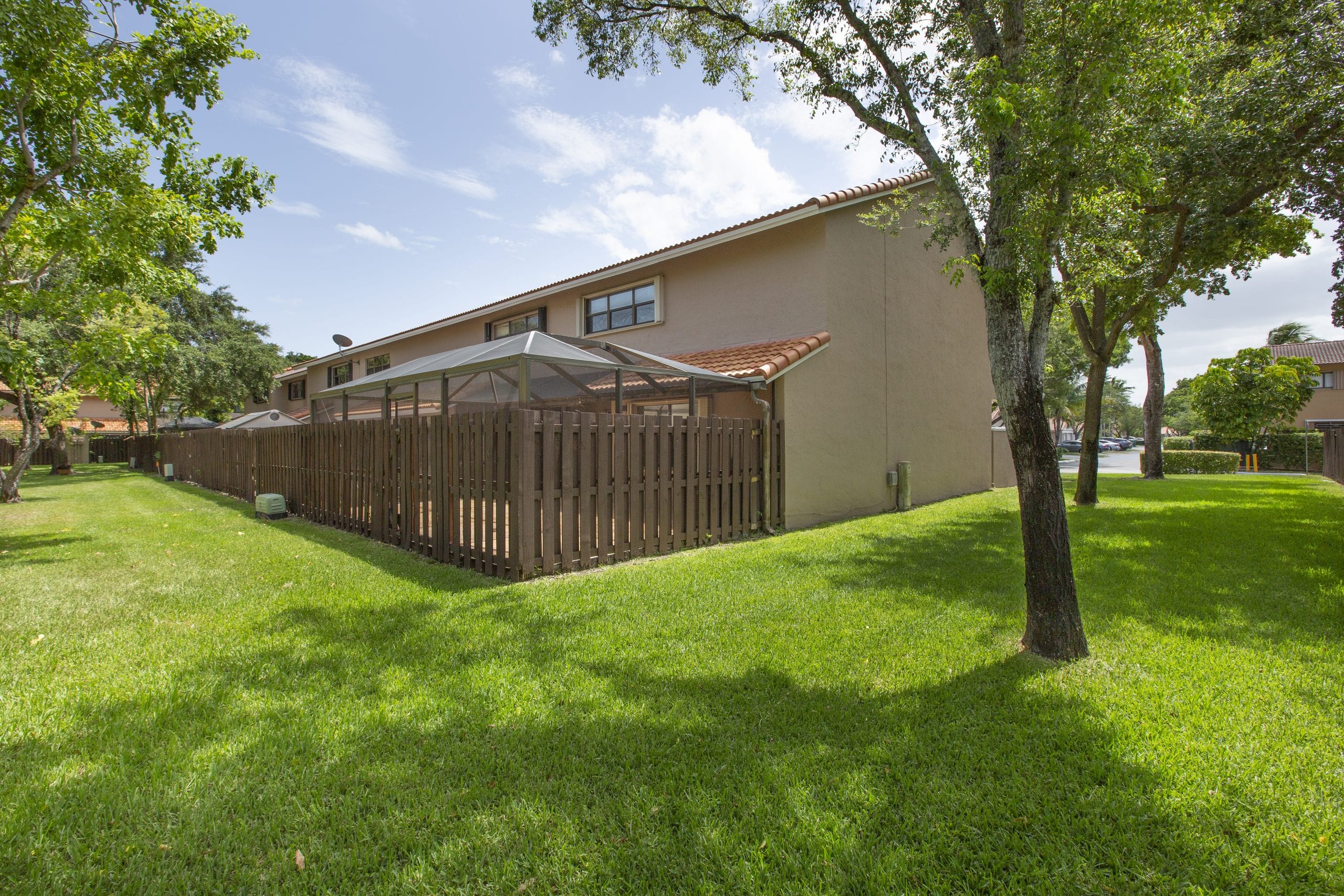 Corner Unit 3 Bedroom Townhome in Kendall Sea Grove Realty