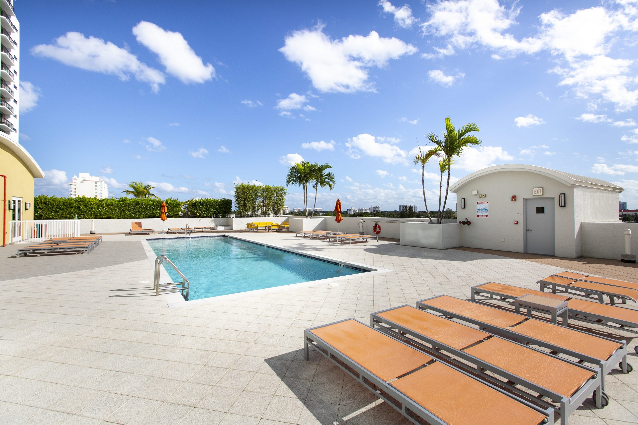 Beautiful One Bedroom in Midtown Lofts Condo Next to the Gables Sea