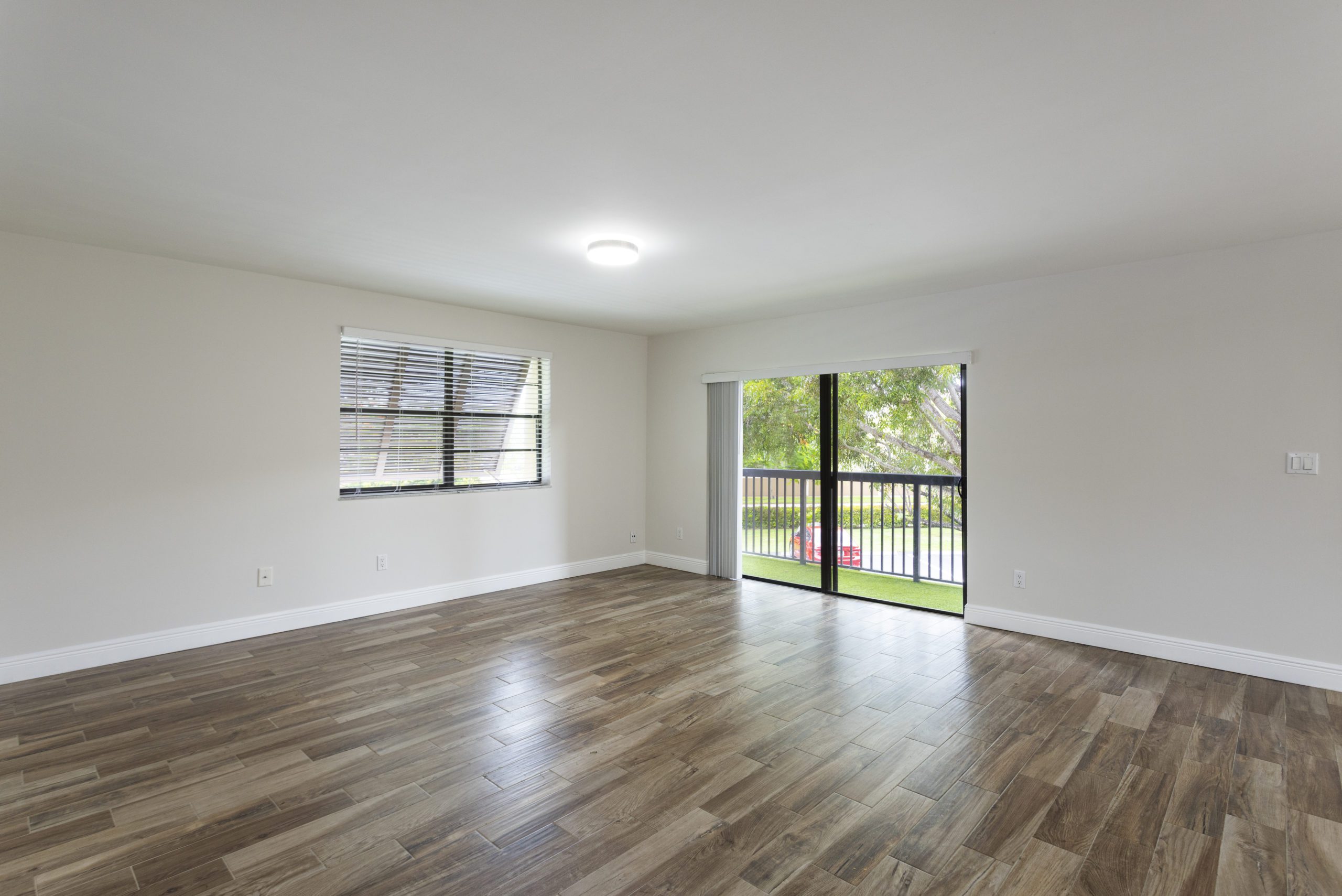 Renovated Two bed, Two Bath Corner Unit in Dadeland Sea Grove Realty
