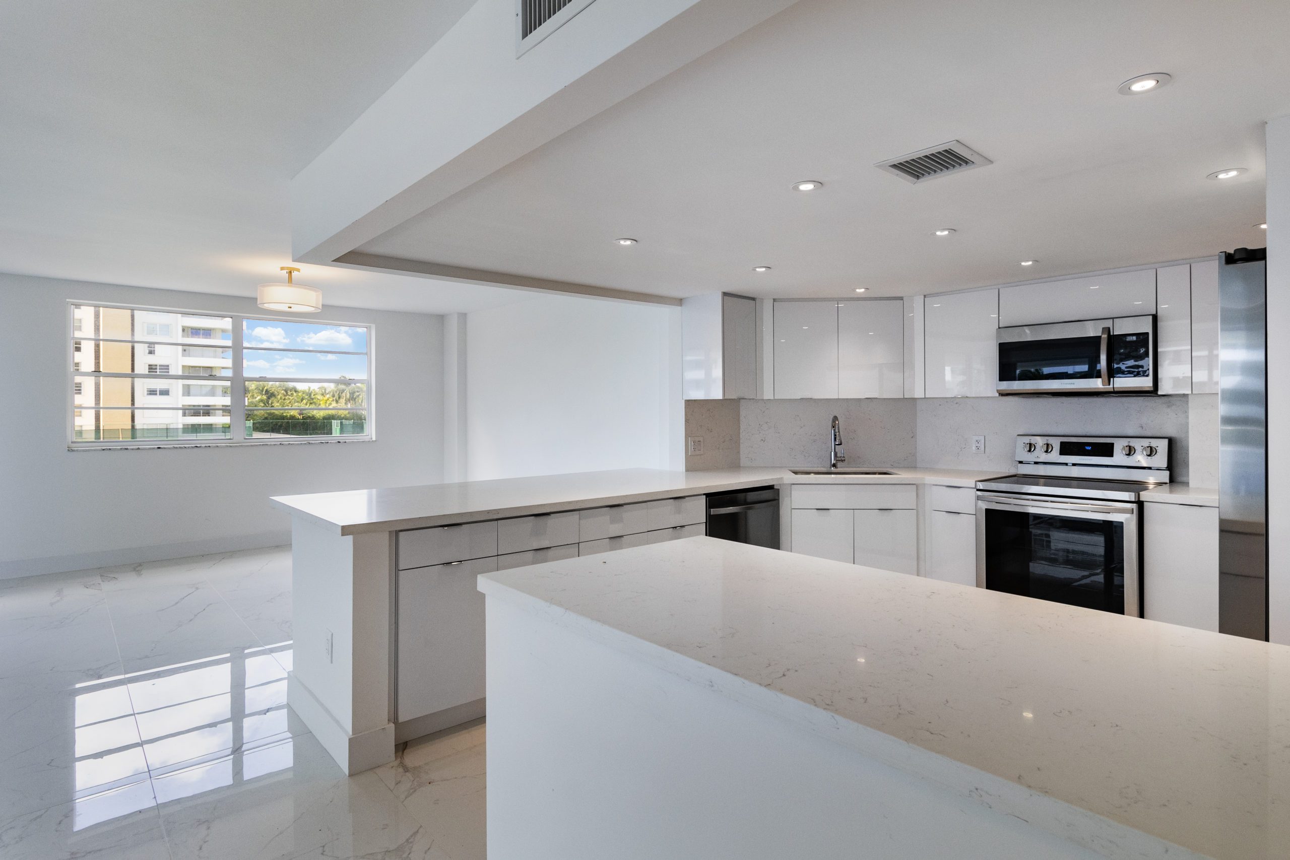 Two Bedroom at the Oceanfront Commodore Club in Key Biscayne for Lease