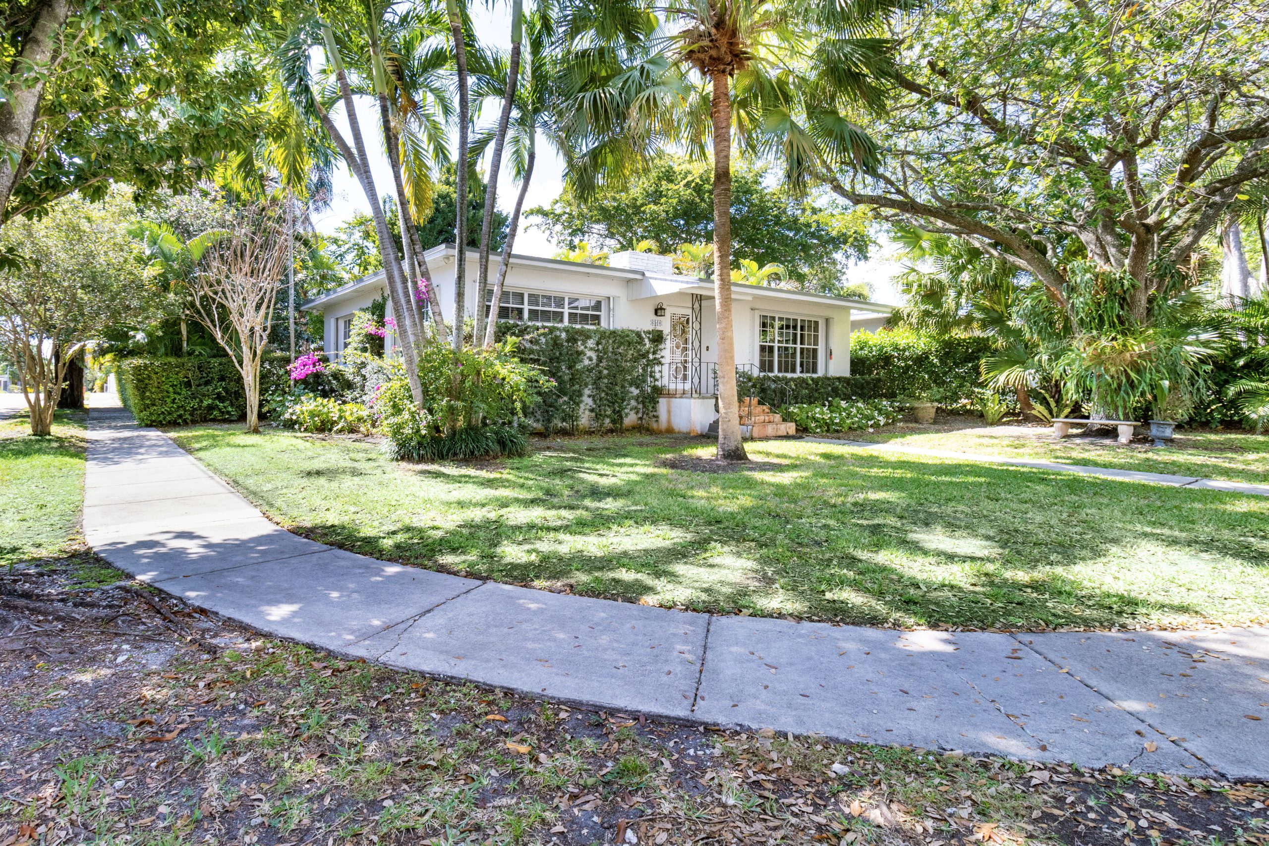 High Quality Two Bedroom on Corner Lot in South Miami