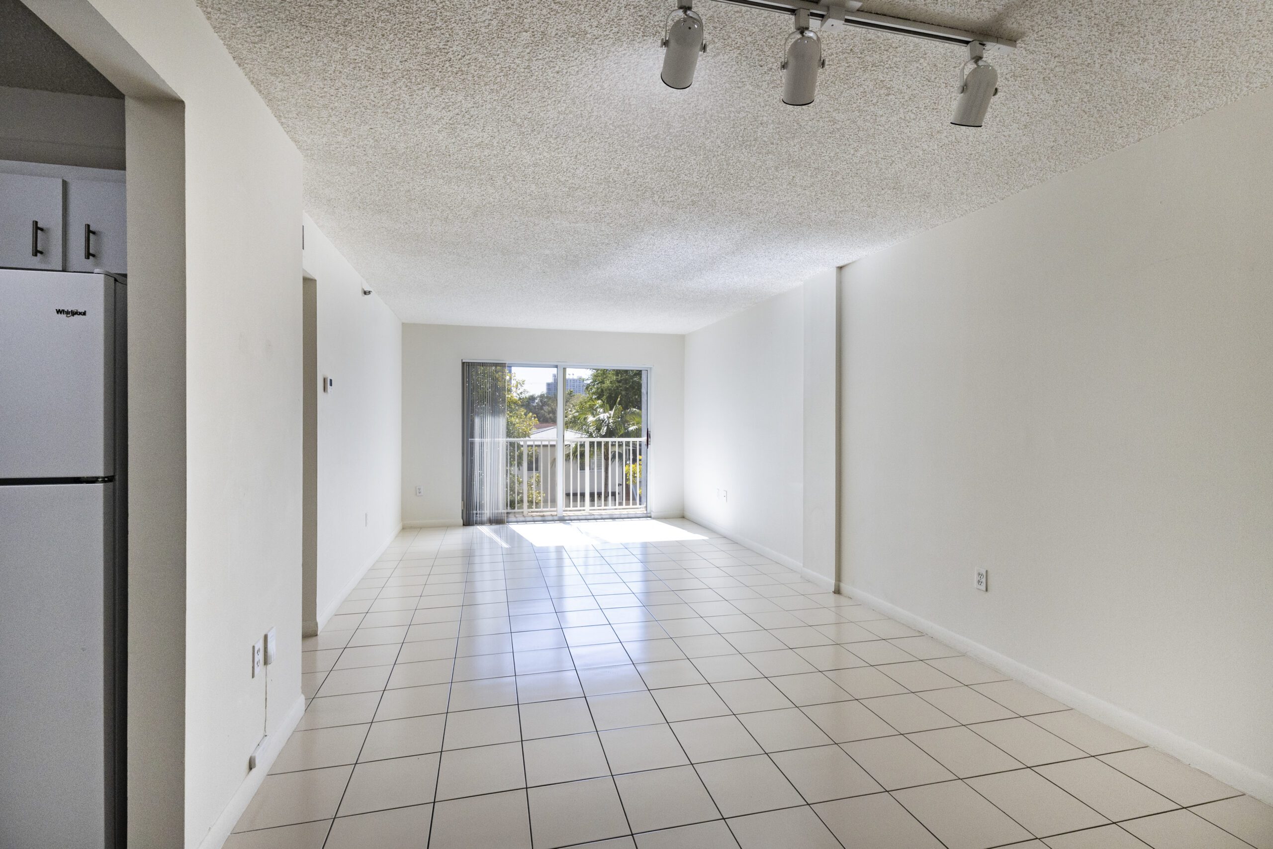 Charming 1 Bedroom, 1 Bathroom Apartment Near Downtown Coral Gables for Lease