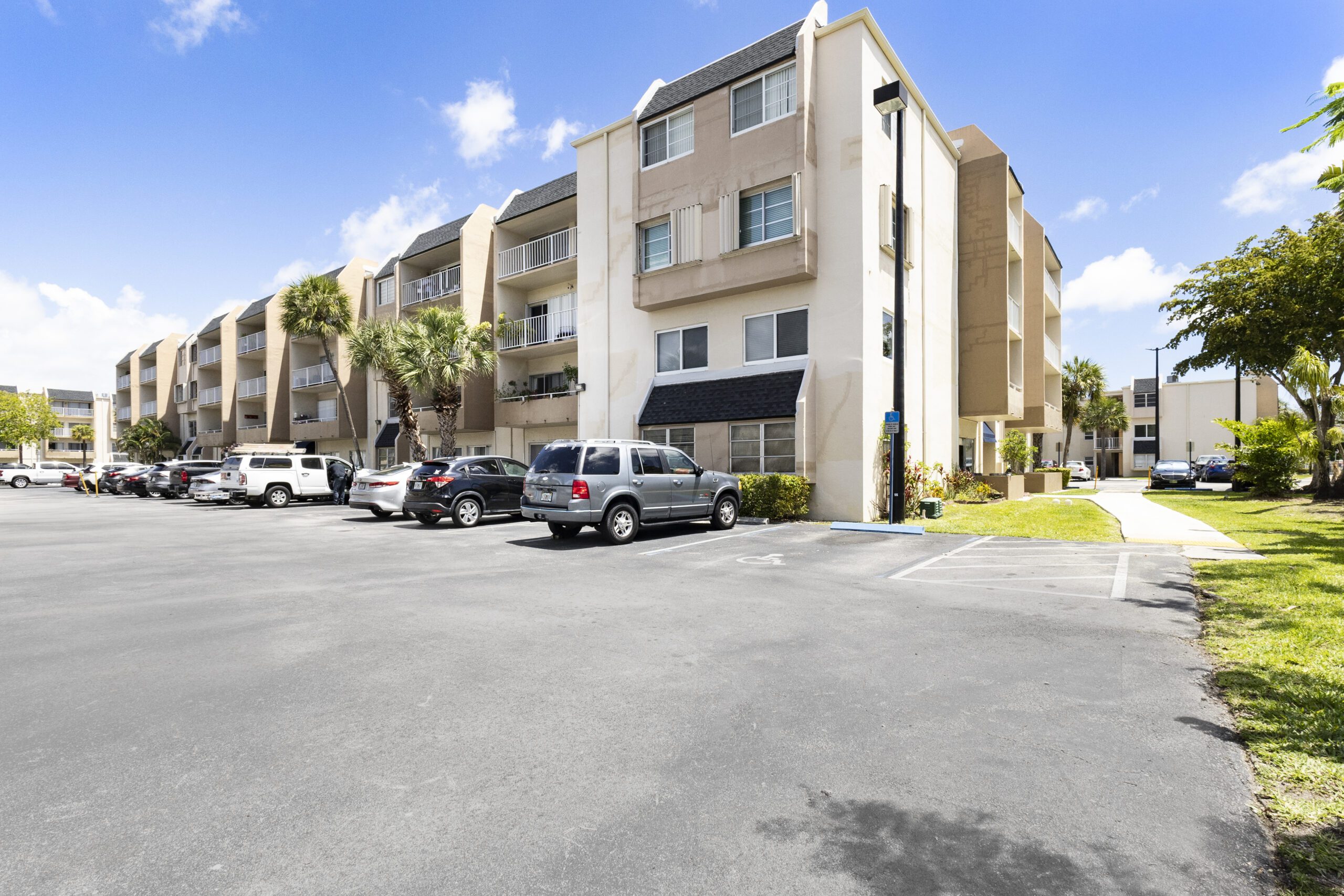 Move-in Ready 2/2 Split-Plan Unit with Resort Style Amenities, Just Minutes to Dadeland Mall