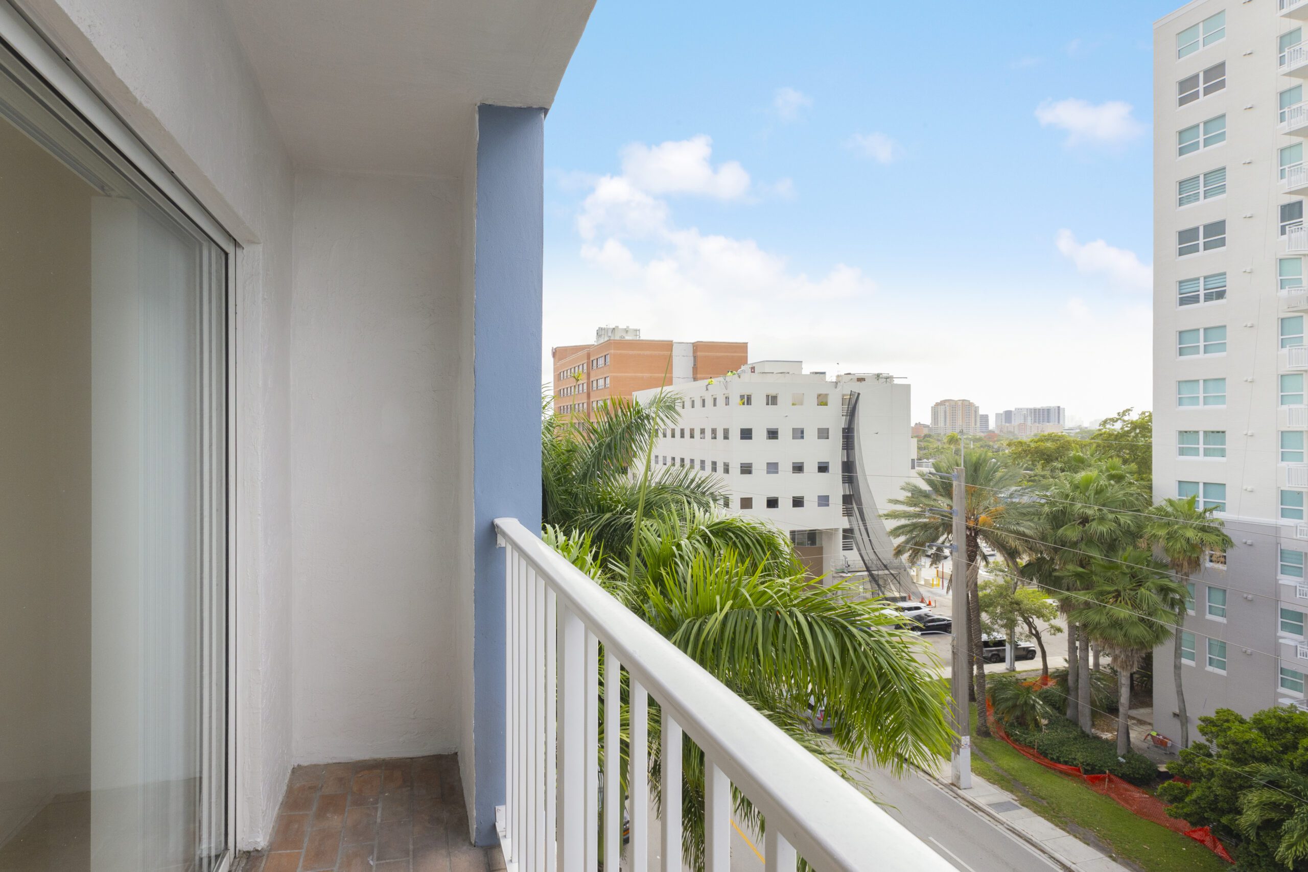 Updated 1/1 with Additional Den Space Near Downtown Coral Gables